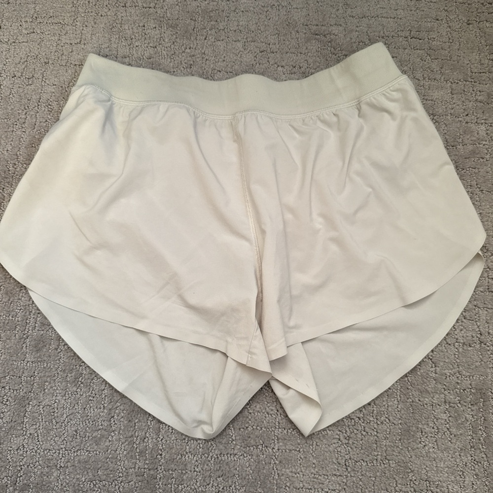 CRZ YOGA Women's Cream Athletic Shorts